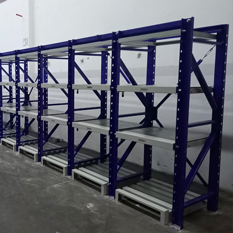 Meuble-métallique-et-rayonnage